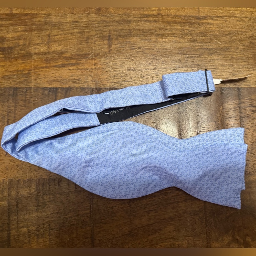 NWT vineyard vines blue tonal whale bow tie